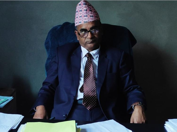 घाेडाघाेडीका प्रशासकीय अधिकृतले पत्रकारलाई कलंक र मगन्ते भनेपछि...